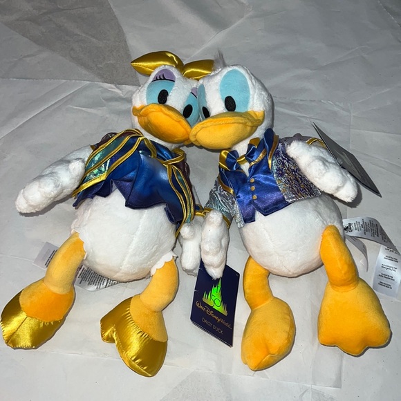 2pcs Disney Donald & Daisy Duck Walt Disney World 50th Anniversary Plushes - Picture 3 of 15